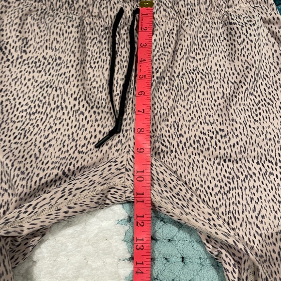 Lululemon Jet Crop Pants - Picture 6 of 6